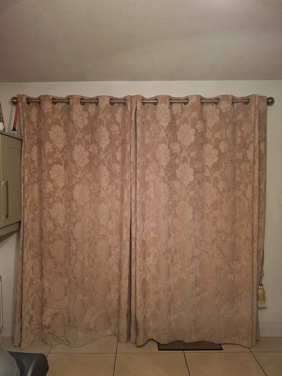 Curtains and Pole - Image 2