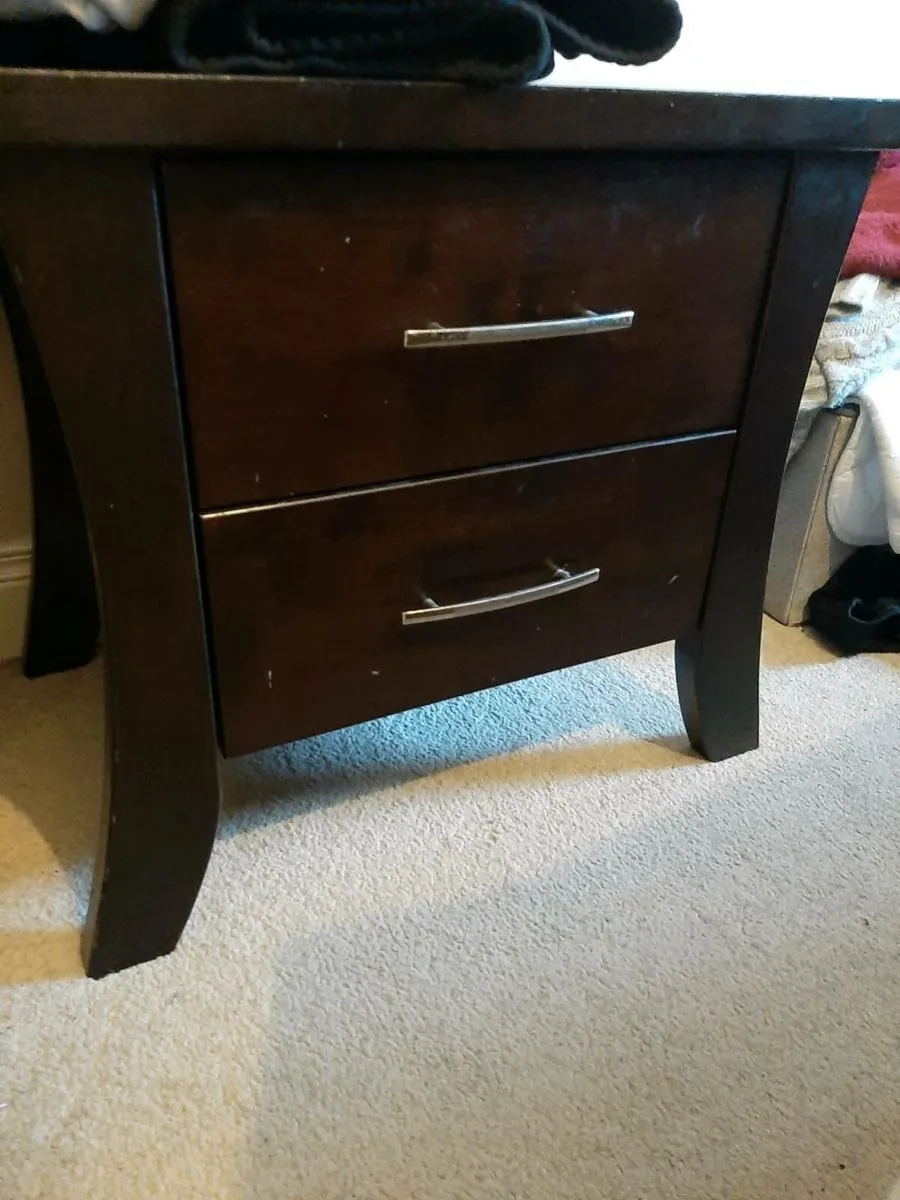 Single bed and locker - Image 2
