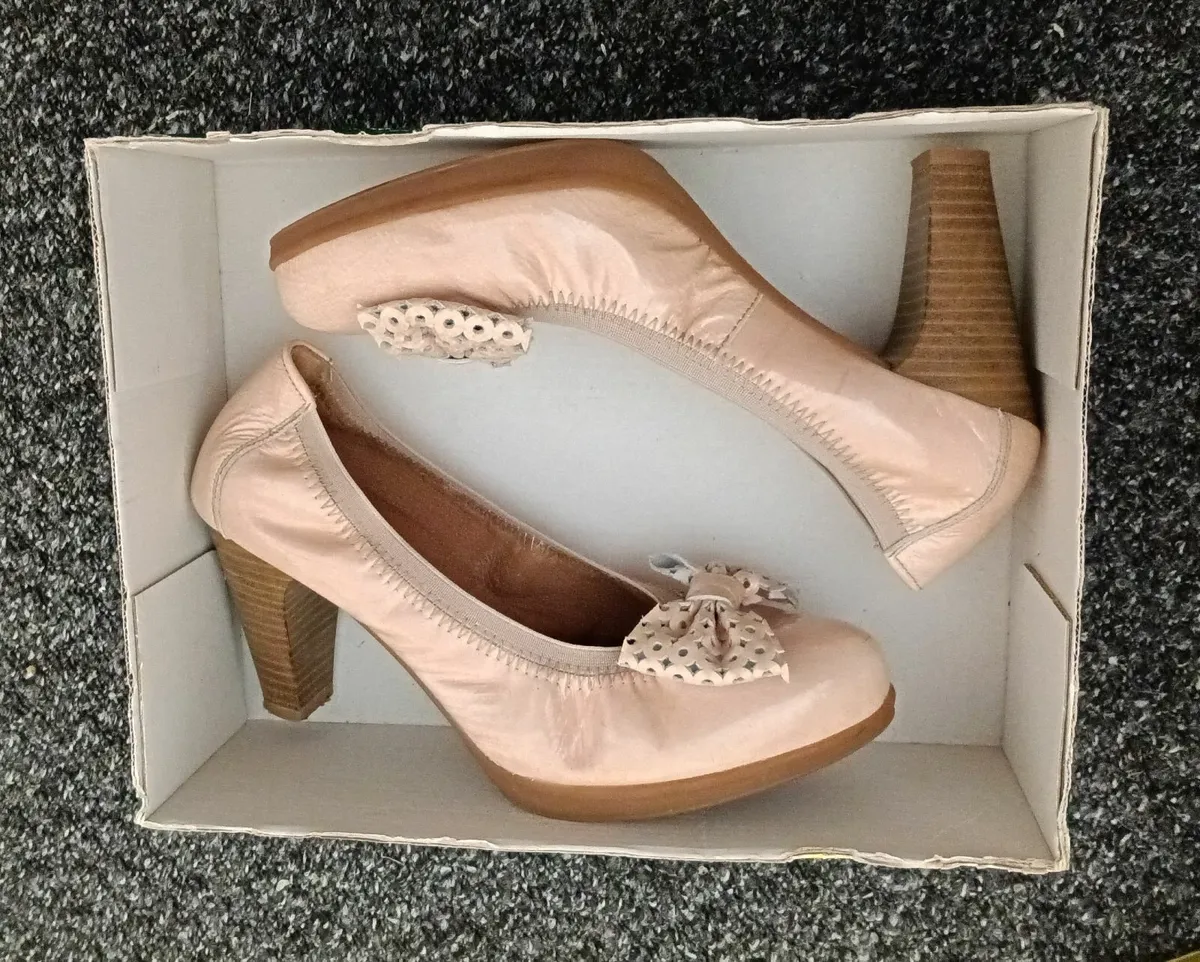 high heels - Image 2