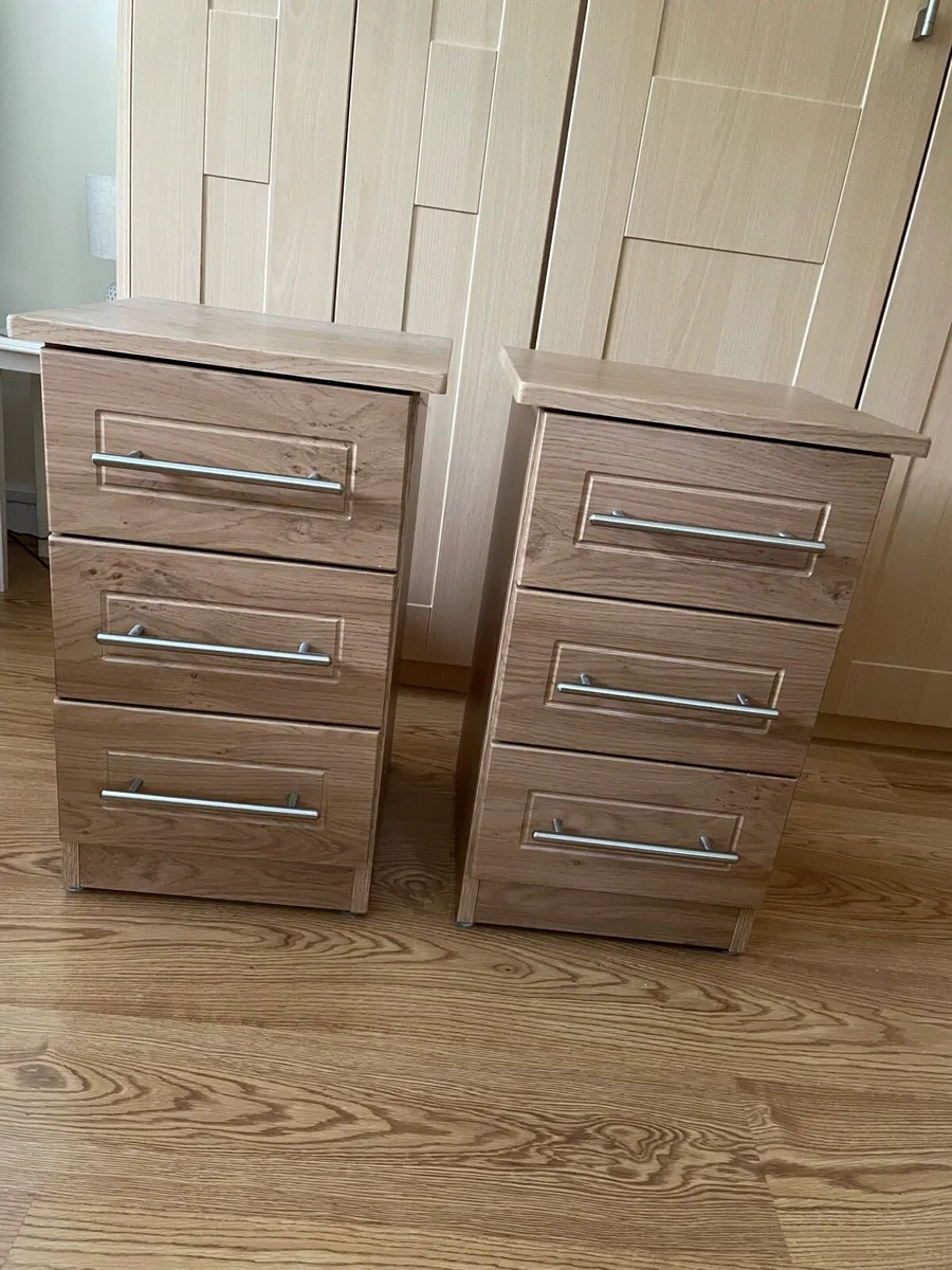 Bedside lockers
