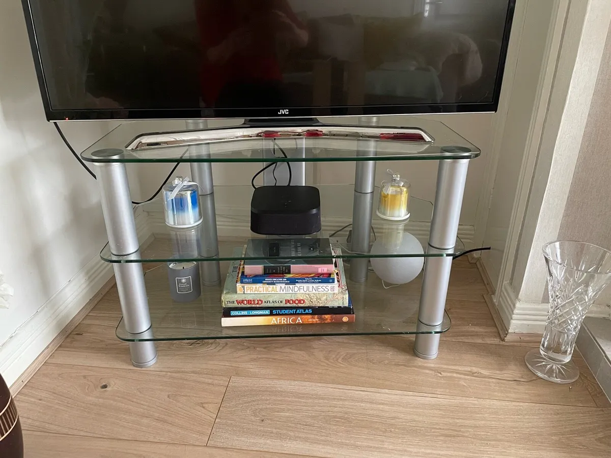 TV stand - Image 1