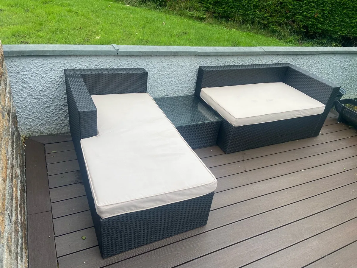 Outdoor Garden Seating & Table - Image 2