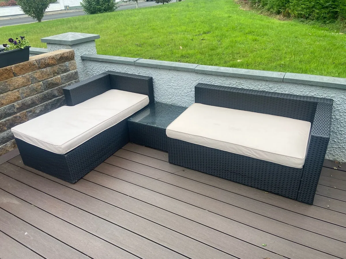 Outdoor Garden Seating & Table - Image 3