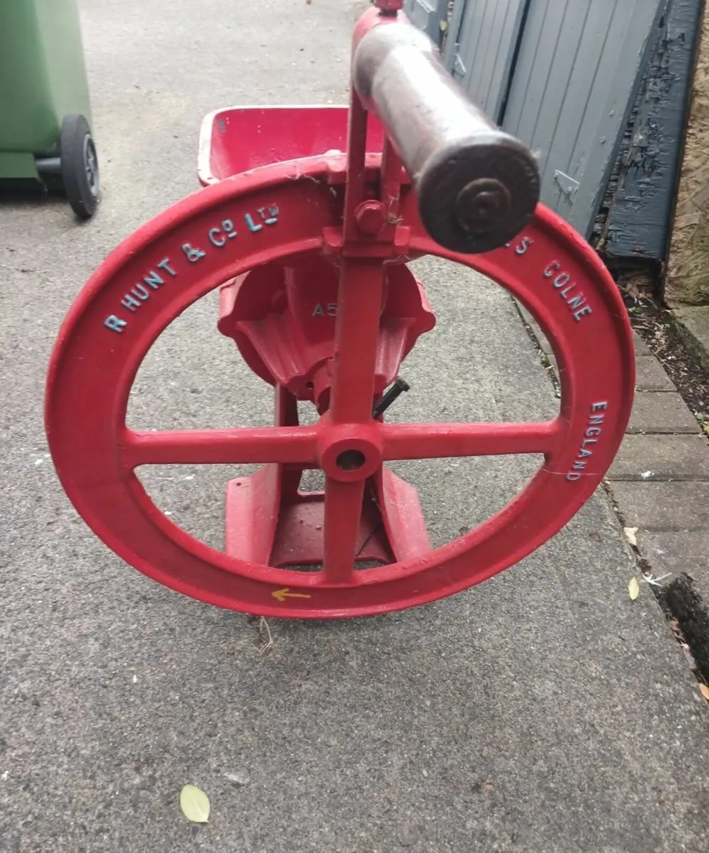 Vintage grinding mill - Image 3