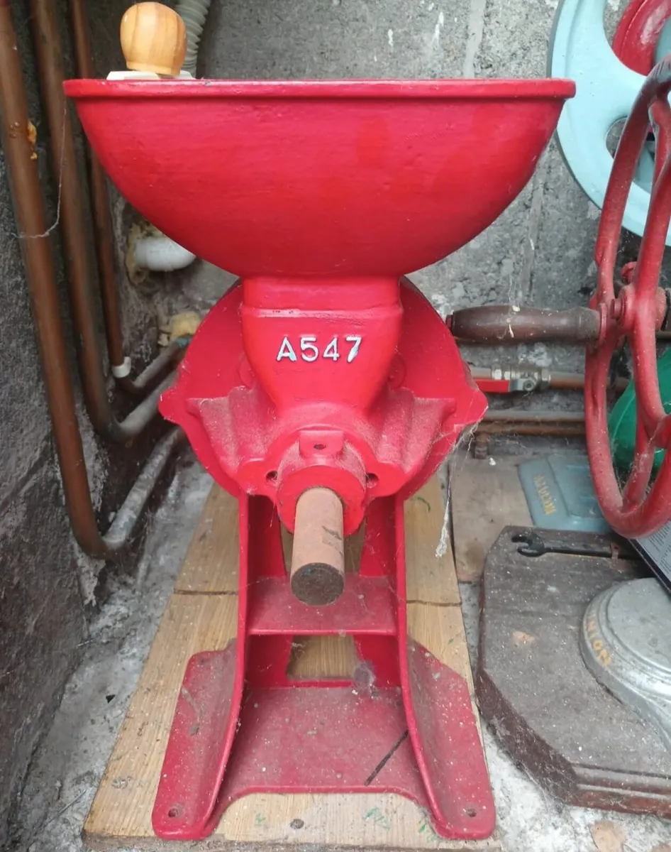 Vintage grinding mill - Image 4