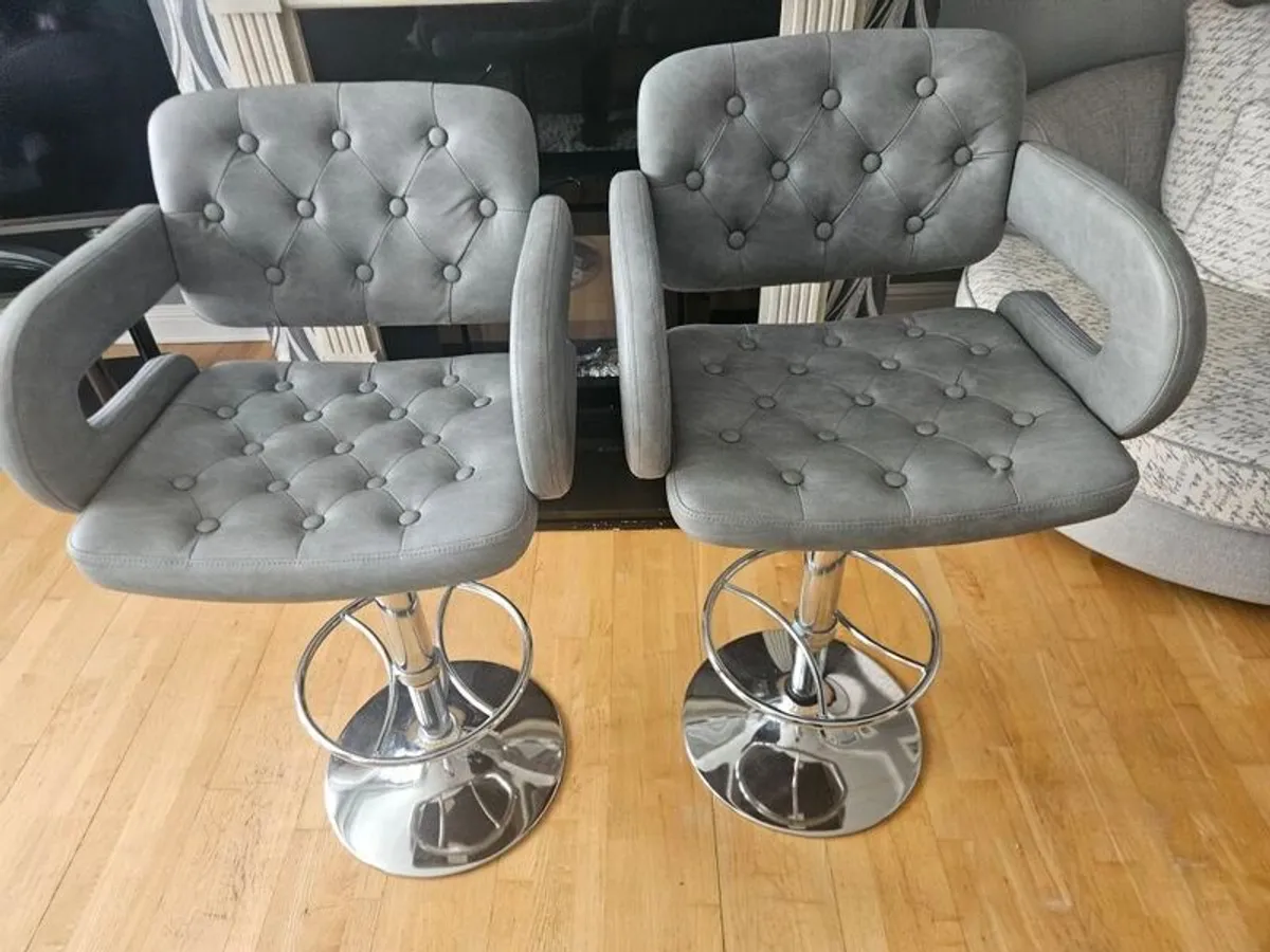 Bar stools - Image 1