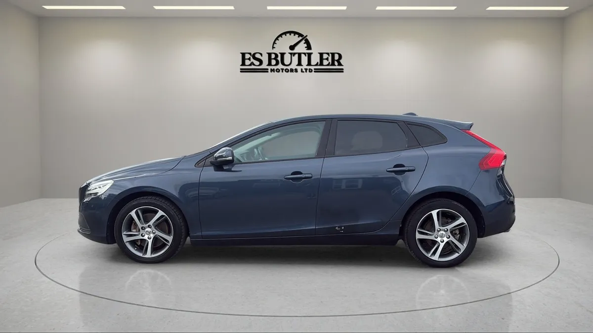 2016 Volvo V40 2.0L Momentum Edition 12YR WARRANTY - Image 2