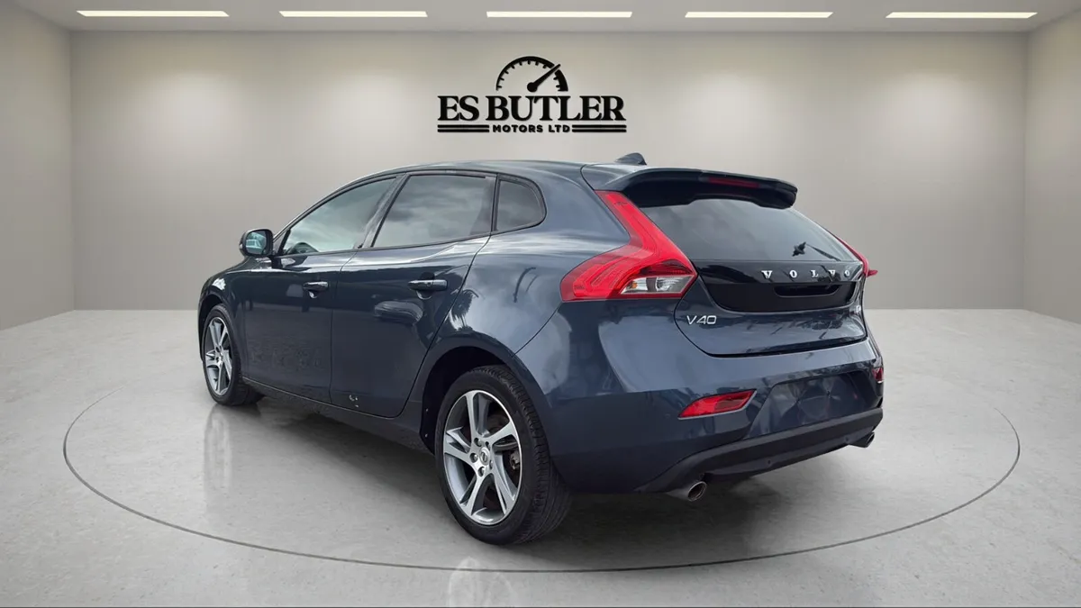 2016 Volvo V40 2.0L Momentum Edition 12YR WARRANTY - Image 3