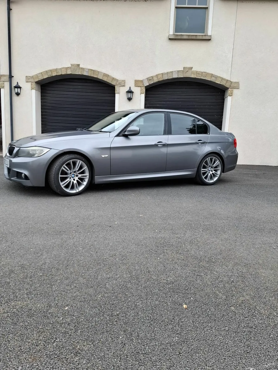 BMW 3-Series 2009 - Image 2