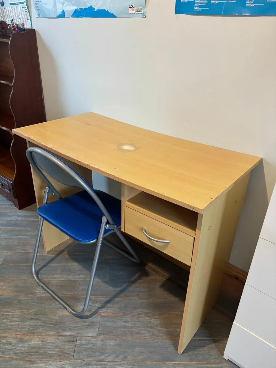 Wooden desk - Image 1