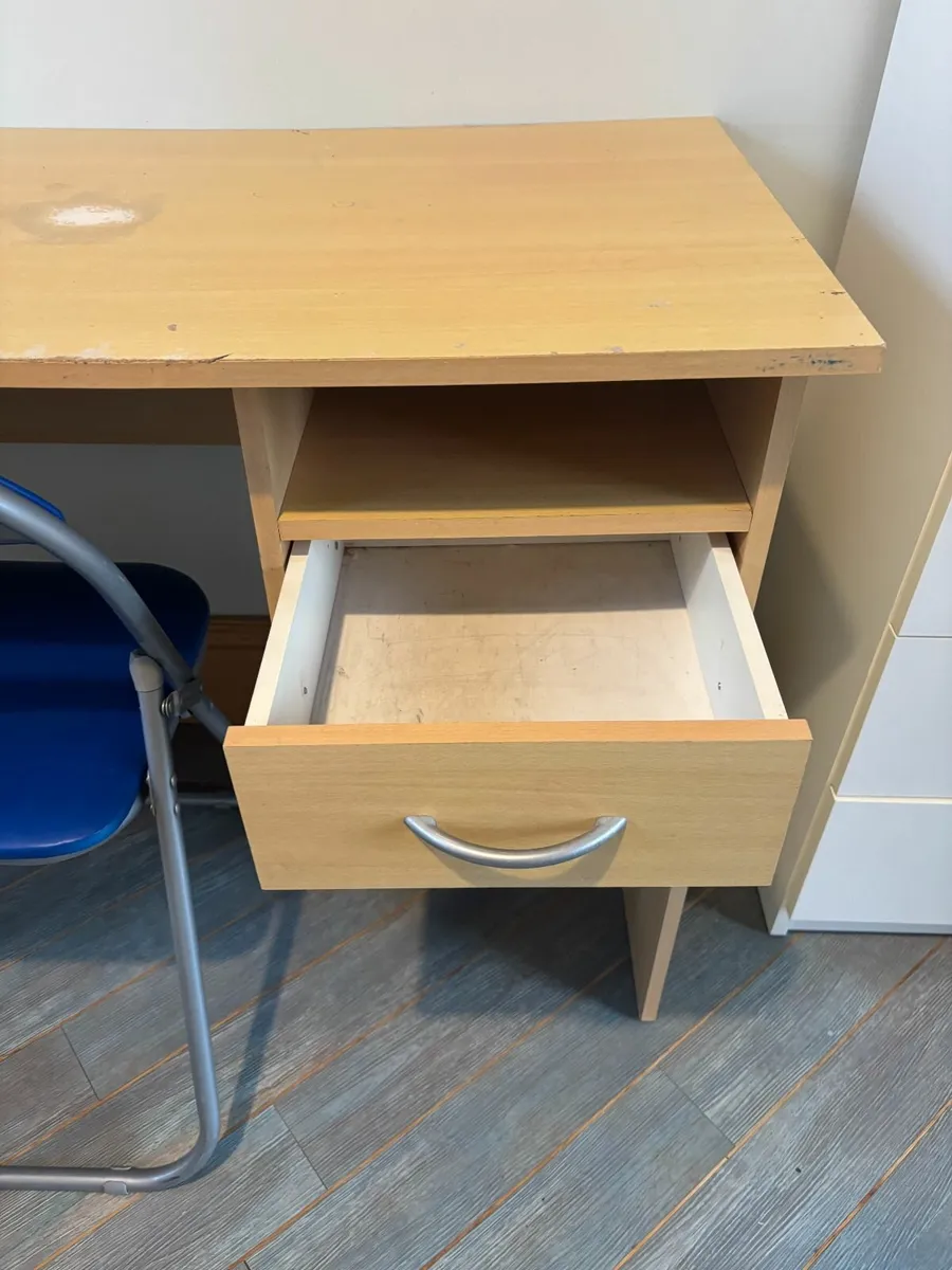 Wooden desk - Image 3