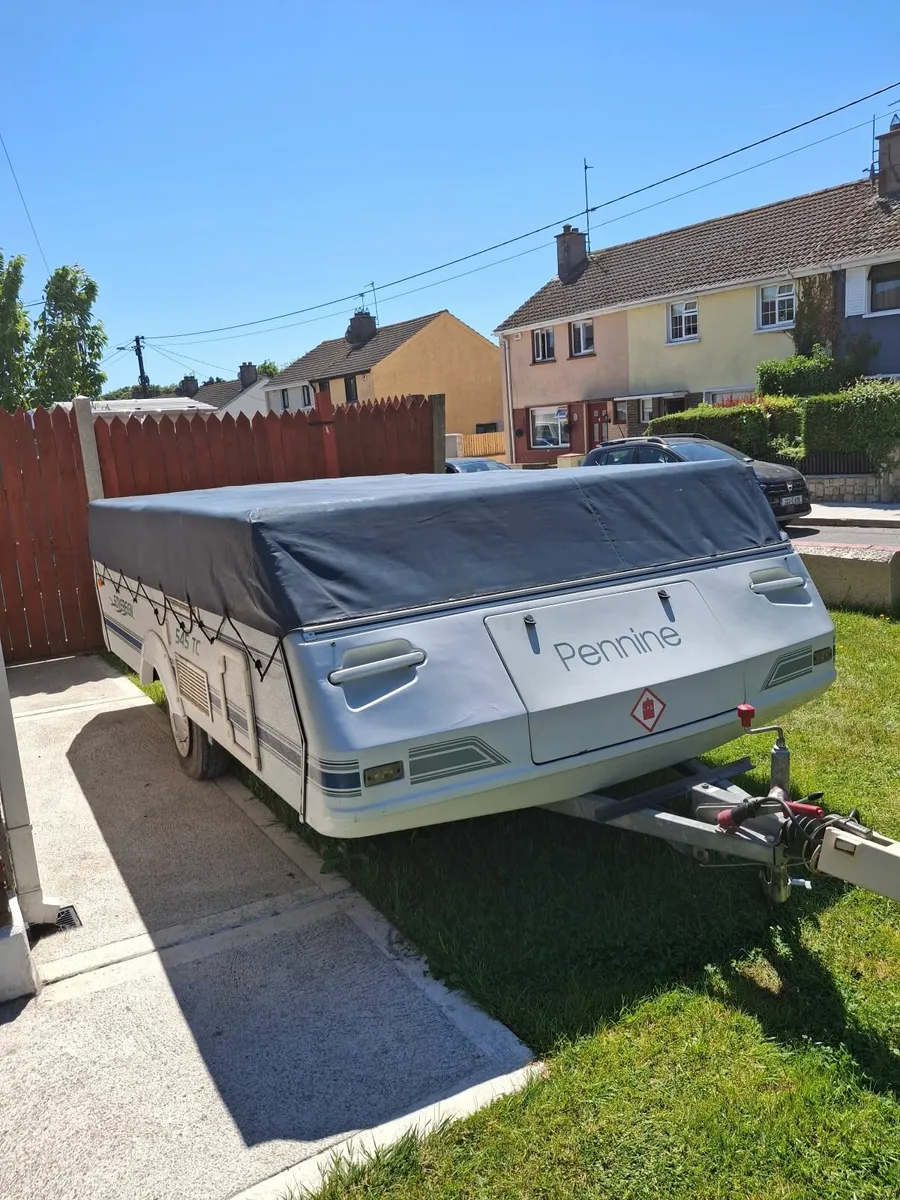 Folding camper - Image 1