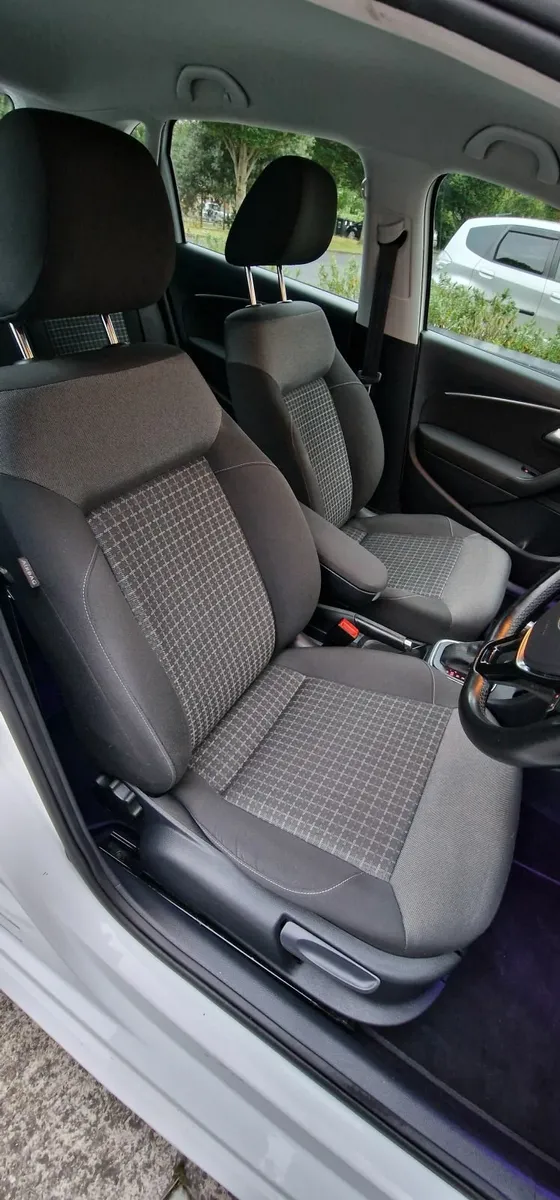 Volkswagen Polo 2015 - Image 3