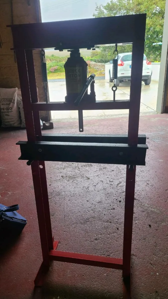 Garage press - Image 2