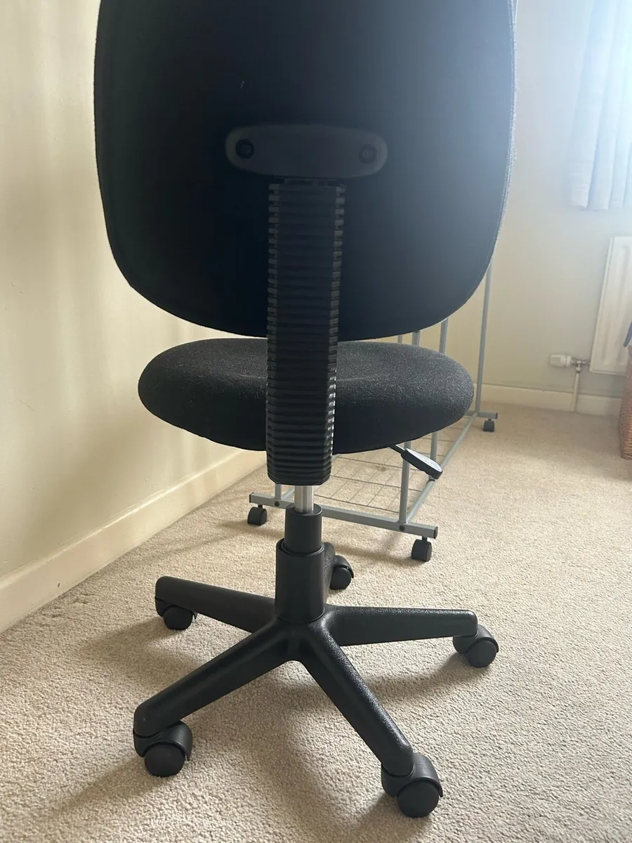 Computer Chair - Image 3