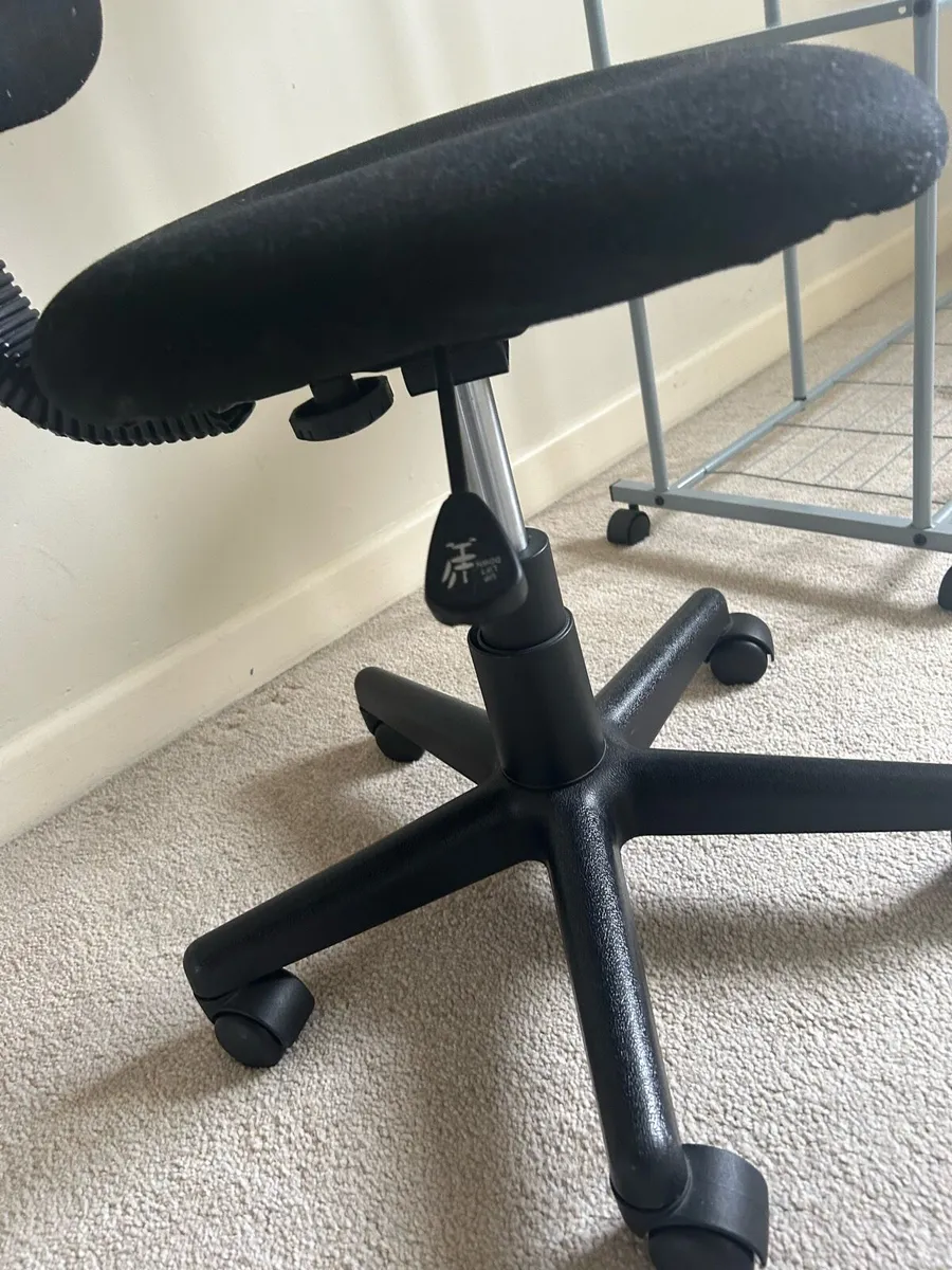 Computer Chair - Image 4