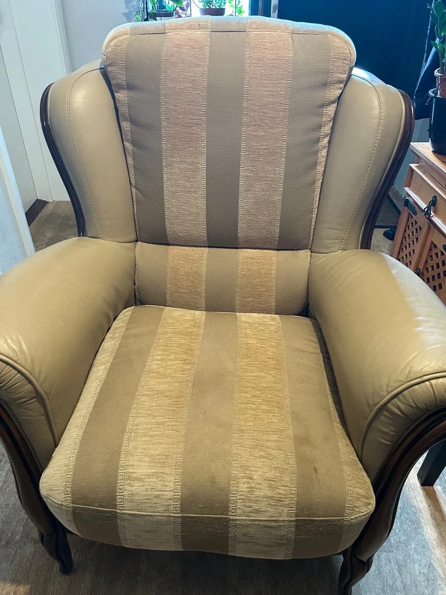 SOFA - Image 4