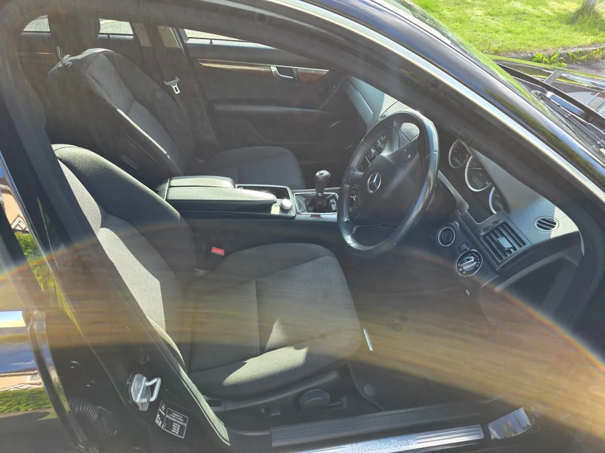 Mercedes-Benz C-Class 2009 - Image 4