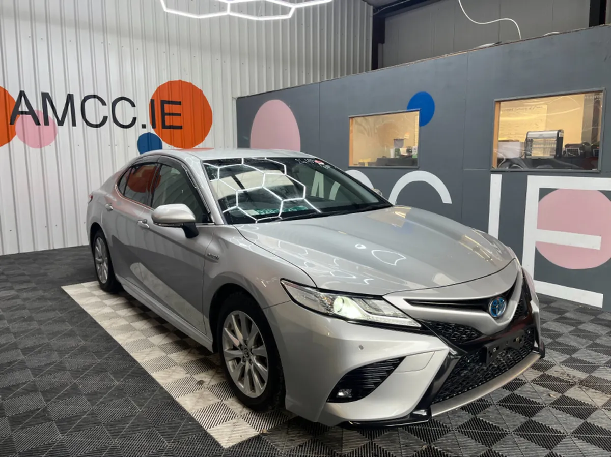 Toyota Camry 2.5 HYBRID / 88k KMs / REVERSE CAMERA - Image 1