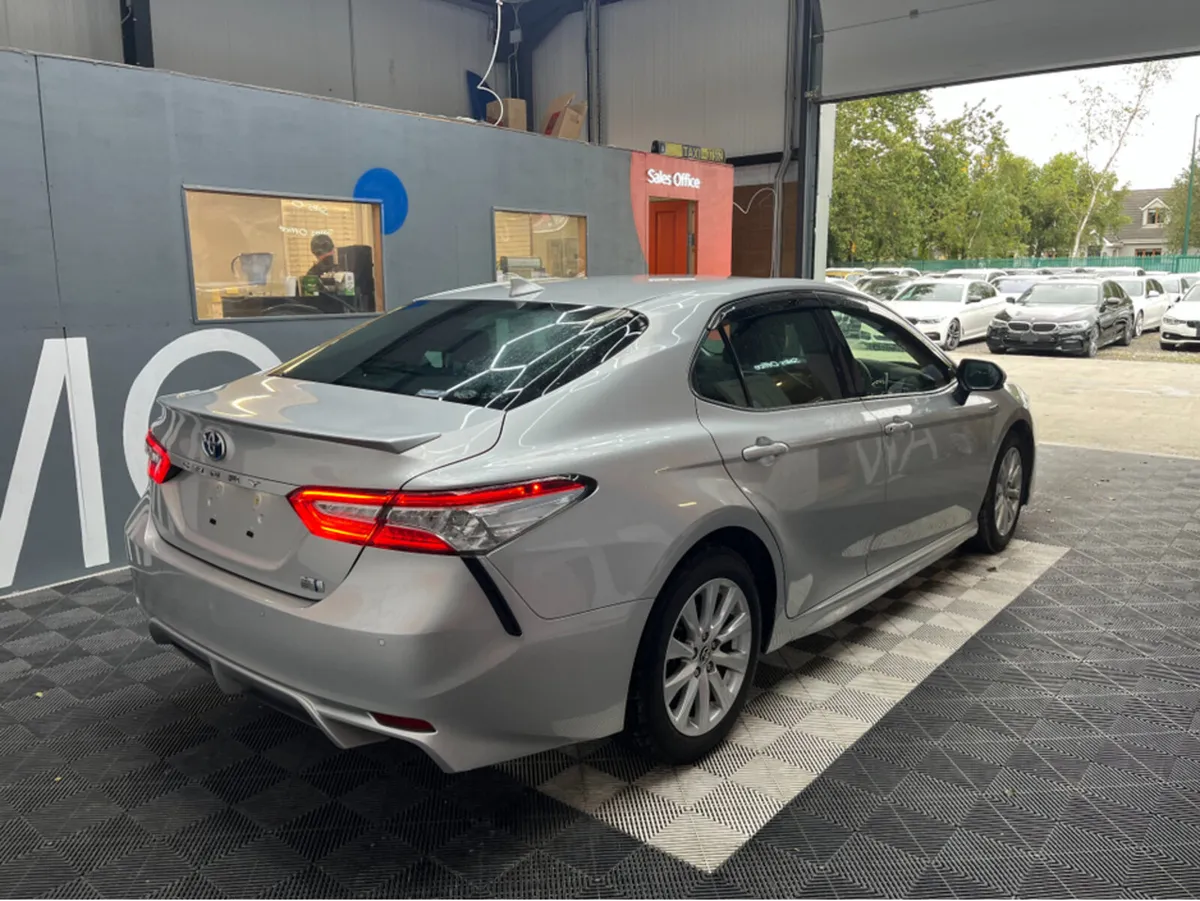 Toyota Camry 2.5 HYBRID / 88k KMs / REVERSE CAMERA - Image 2