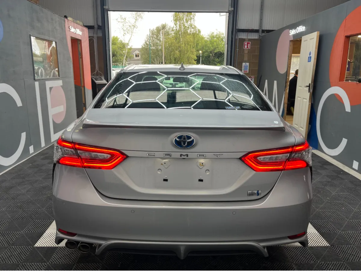 Toyota Camry 2.5 HYBRID / 88k KMs / REVERSE CAMERA - Image 3