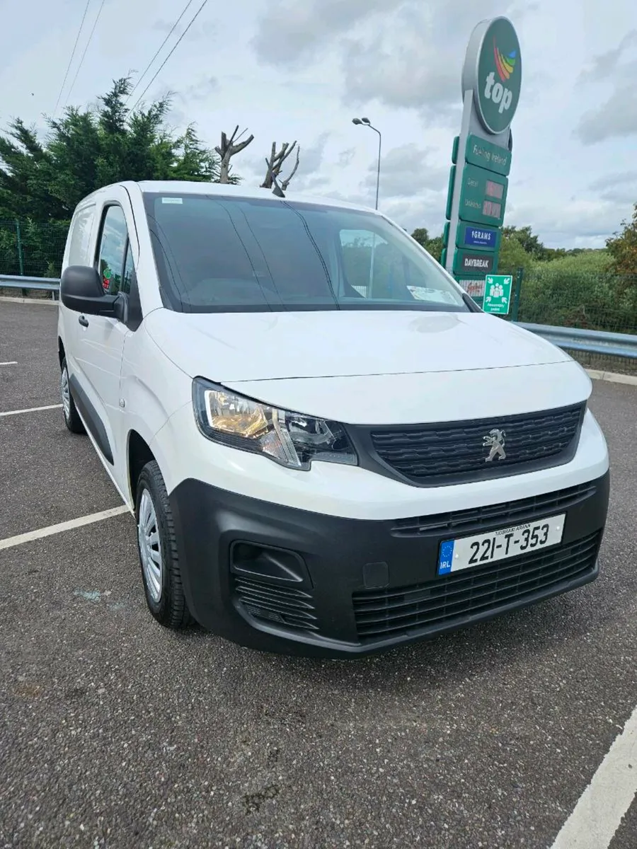 221 Peugeot partner no vat €10,250 - Image 2