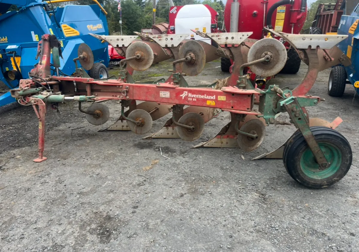 Used 4F ED 85/200 Kverneland Reversible Plough - Image 1