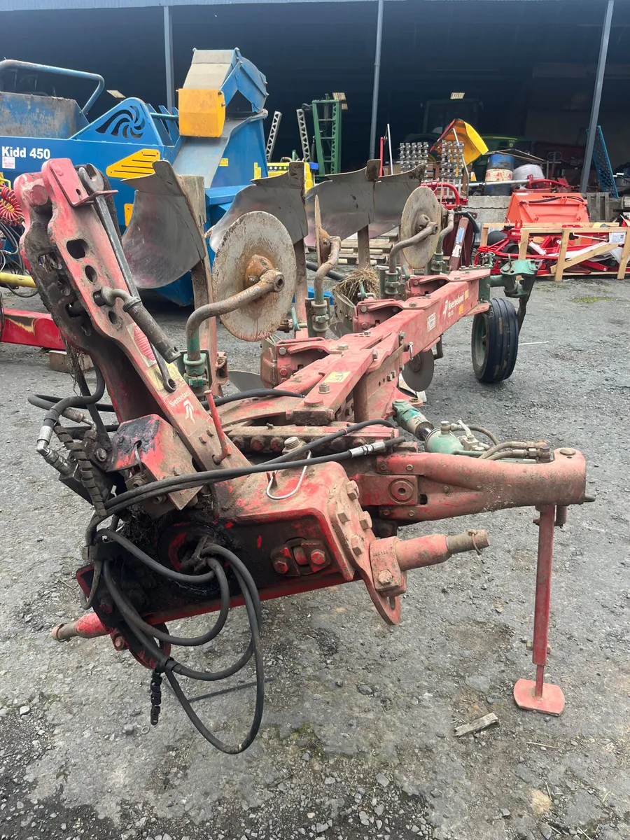 Used 4F ED 85/200 Kverneland Reversible Plough - Image 3