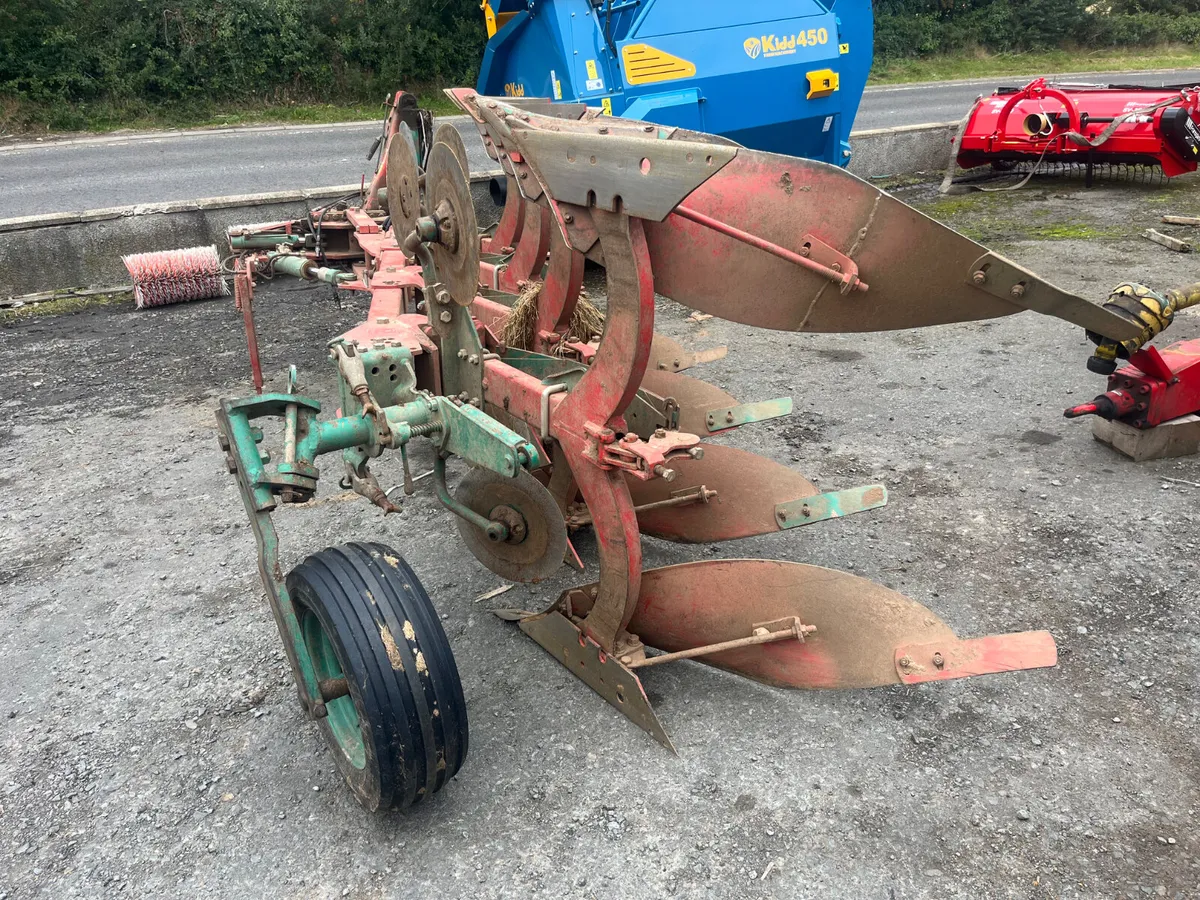 Used 4F ED 85/200 Kverneland Reversible Plough - Image 2