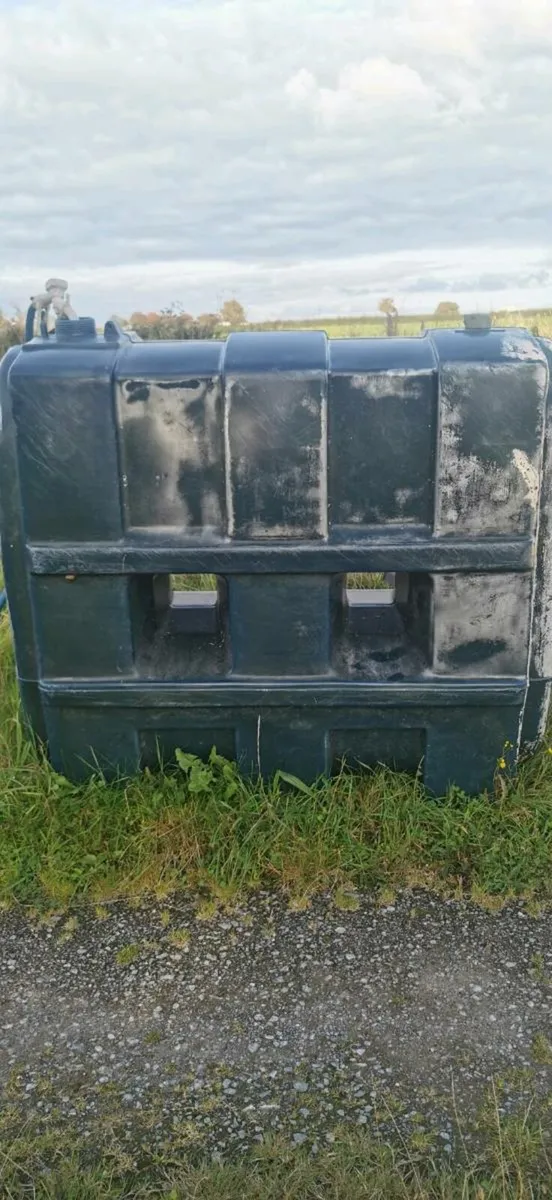Oil tank - Image 1