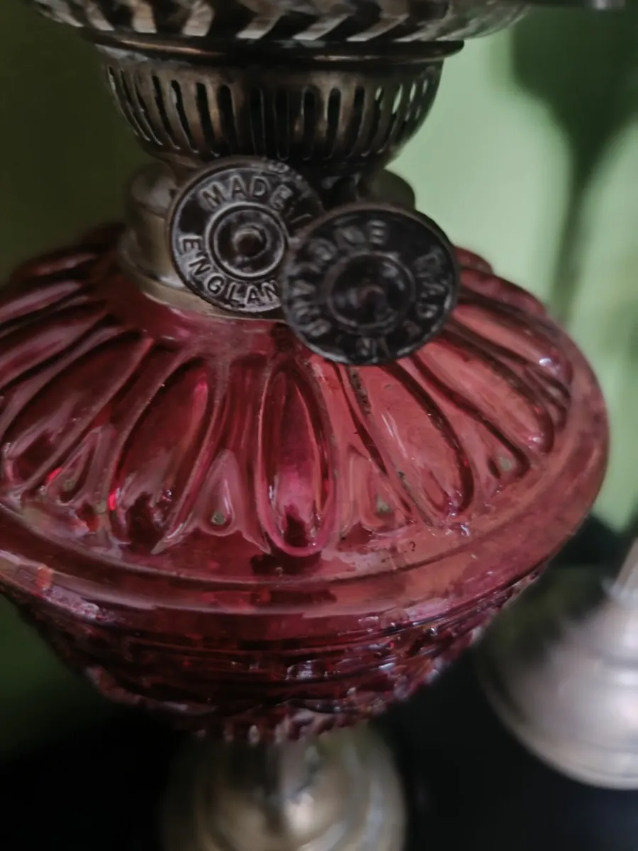 Antique oil lamp - Image 2