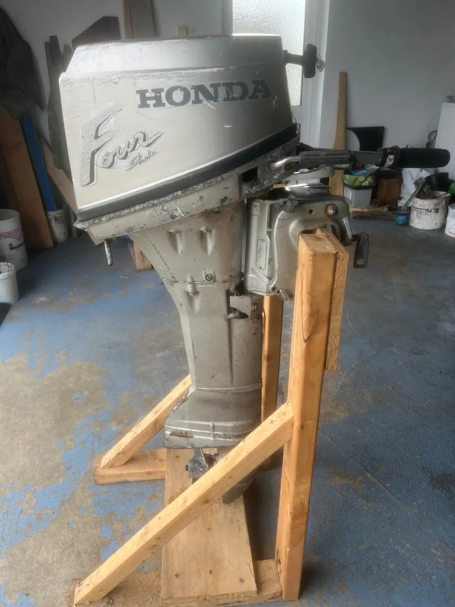 8 HP Honda Boat Engine 1995 - Image 1