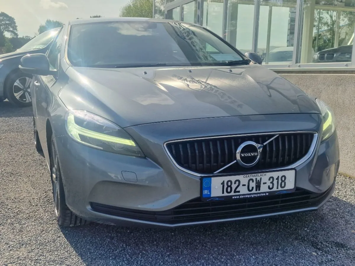 Volvo V40 D2 MOM ED 5DR - Image 2