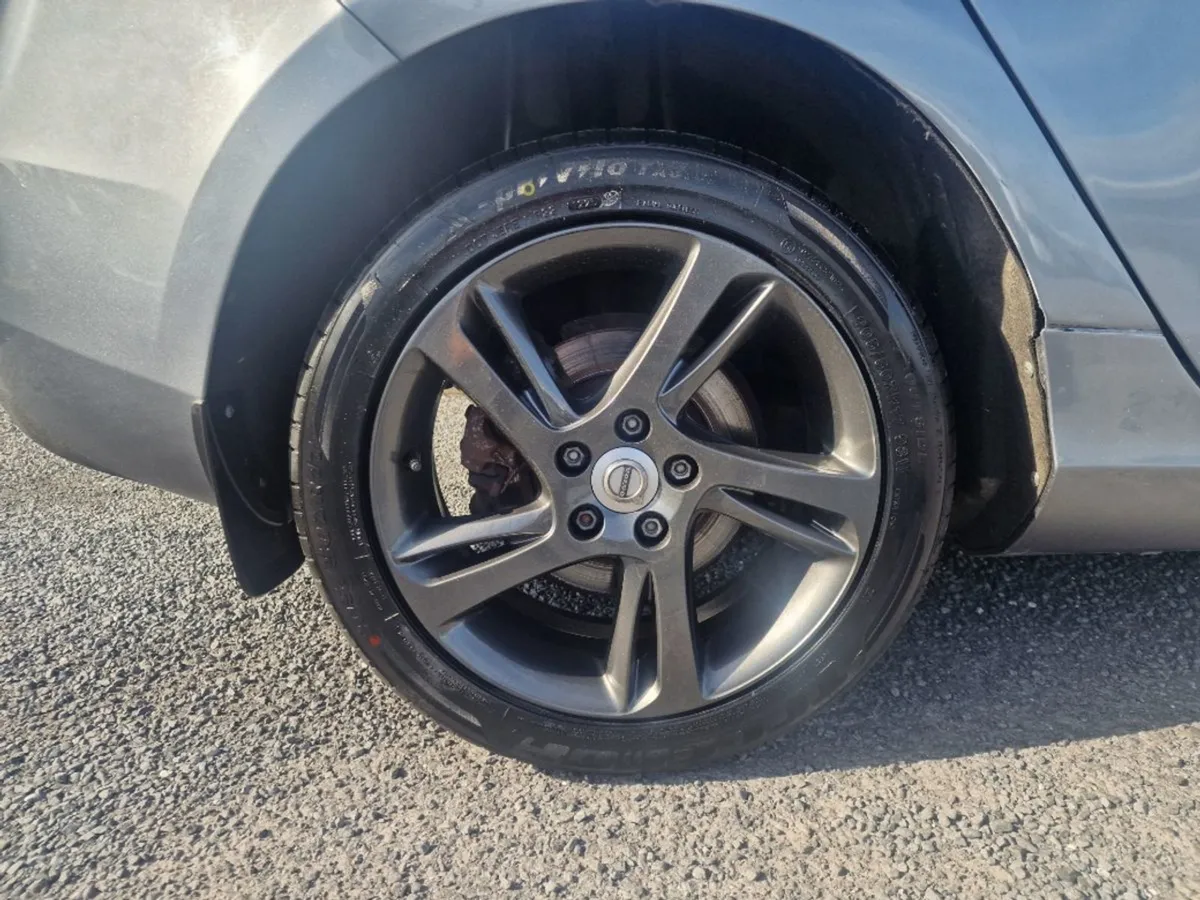 Volvo V40 D2 MOM ED 5DR - Image 4