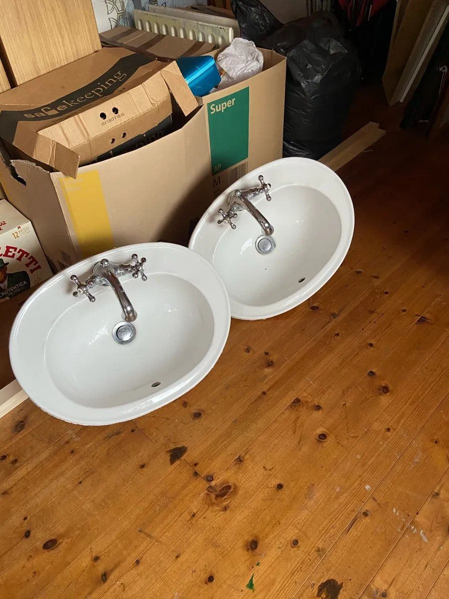 Bathroom basins x2, including taps. 80€ for both. - Image 4