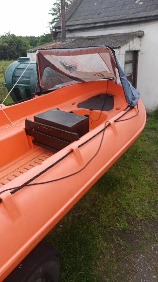 Whaly boat yamaha motor trailer - Image 1
