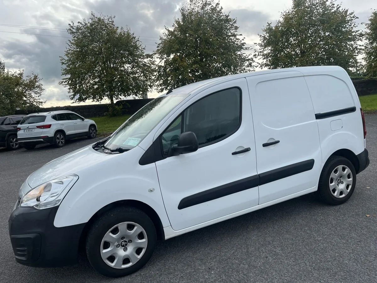2018 Peugeot Partner 3 seater new DOE low kms - Image 4