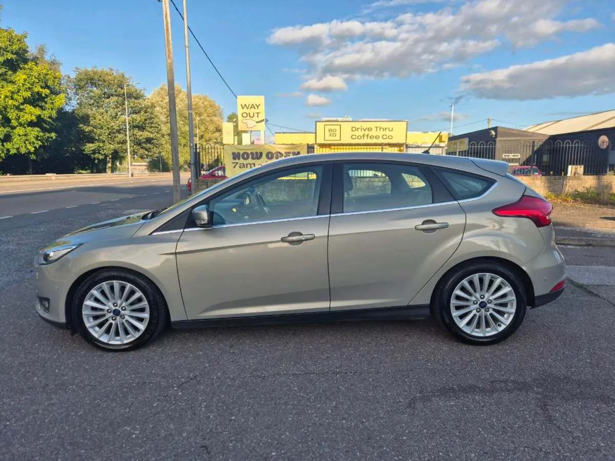 Ford Focus Titanium X full leather/ one owner - Image 4