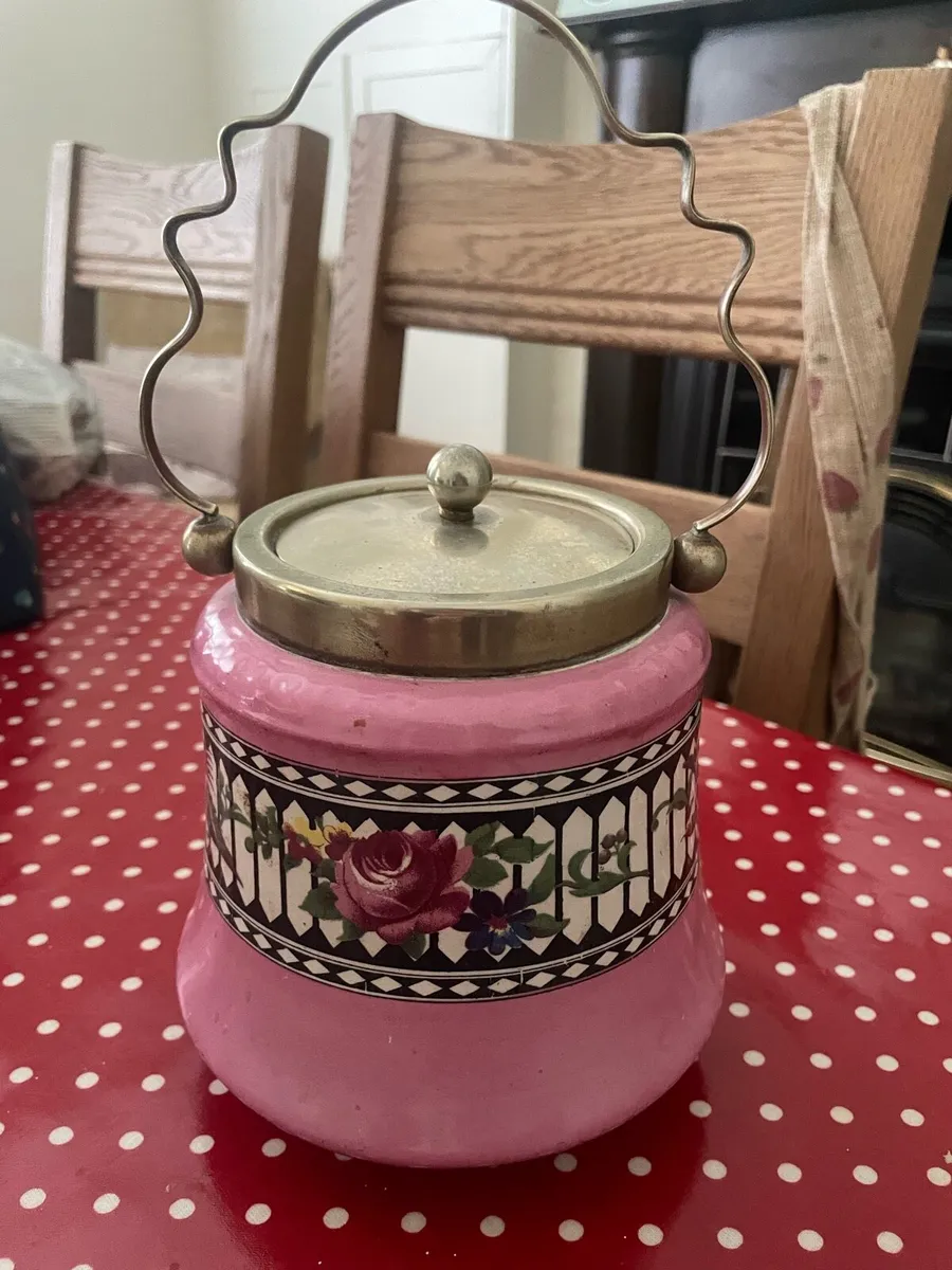 Old vintage tea caddie - Image 1