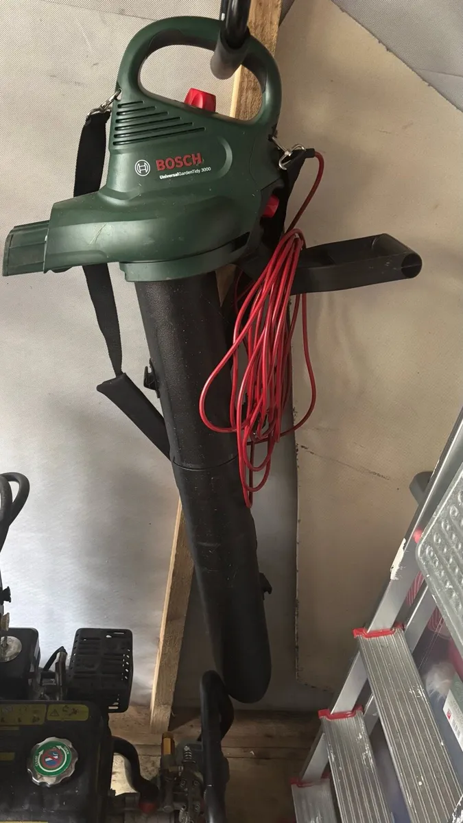 Bosch Garden Electric leaf /vacuum,mulcher  blower - Image 1