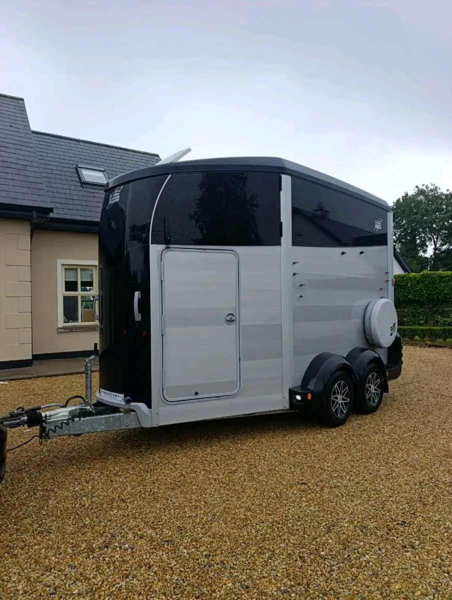Horse box - Image 1