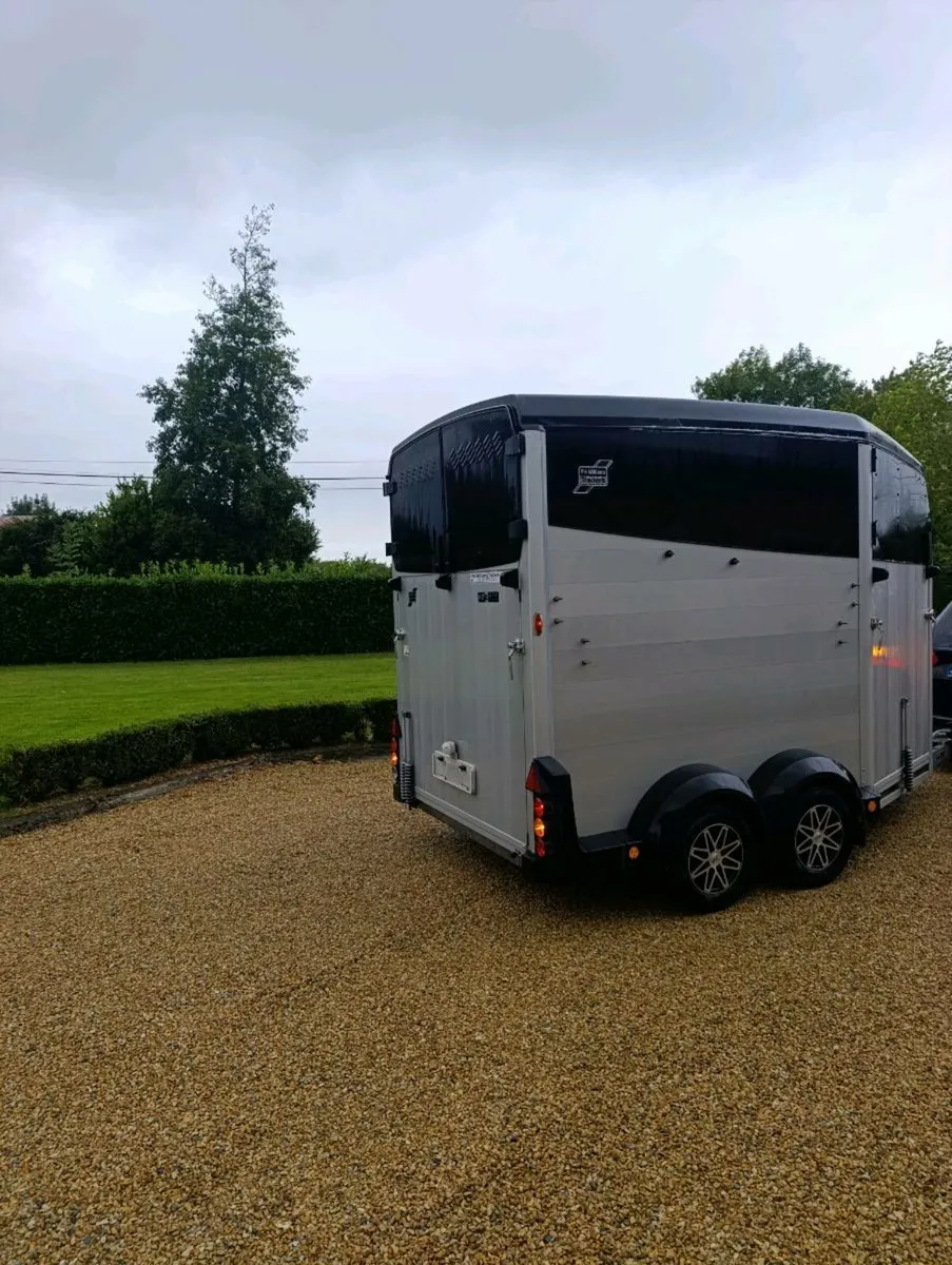 Horse box - Image 2