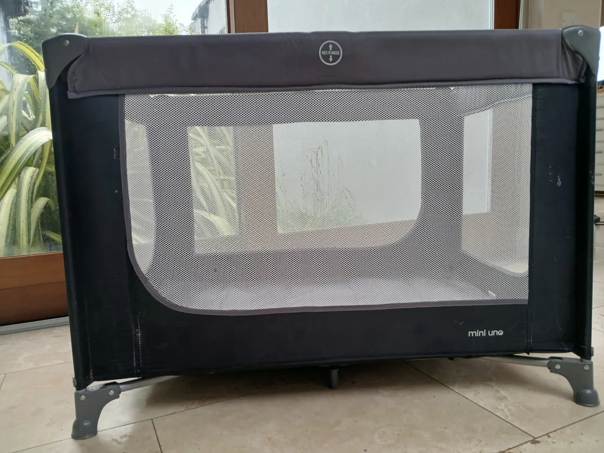 Travel cot - Image 1