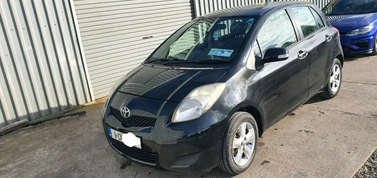 11 TOYOTA VITZ AUTO - Image 1