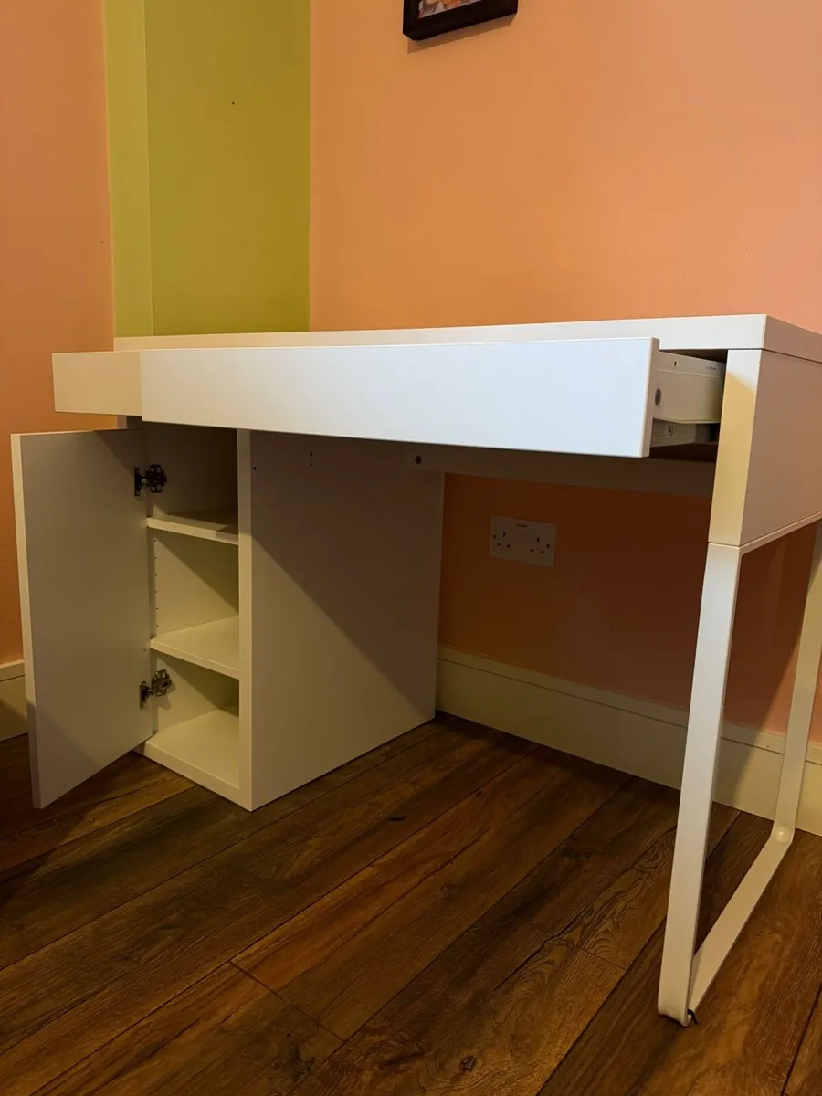 Computer table - Image 2