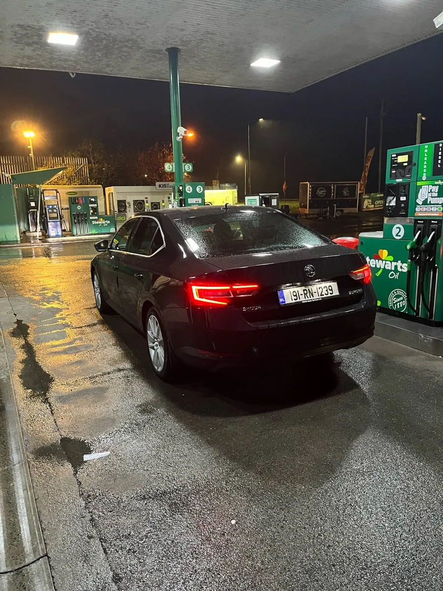 Skoda Superb SE L EXECUTIVE TDI 150bhp - Image 2