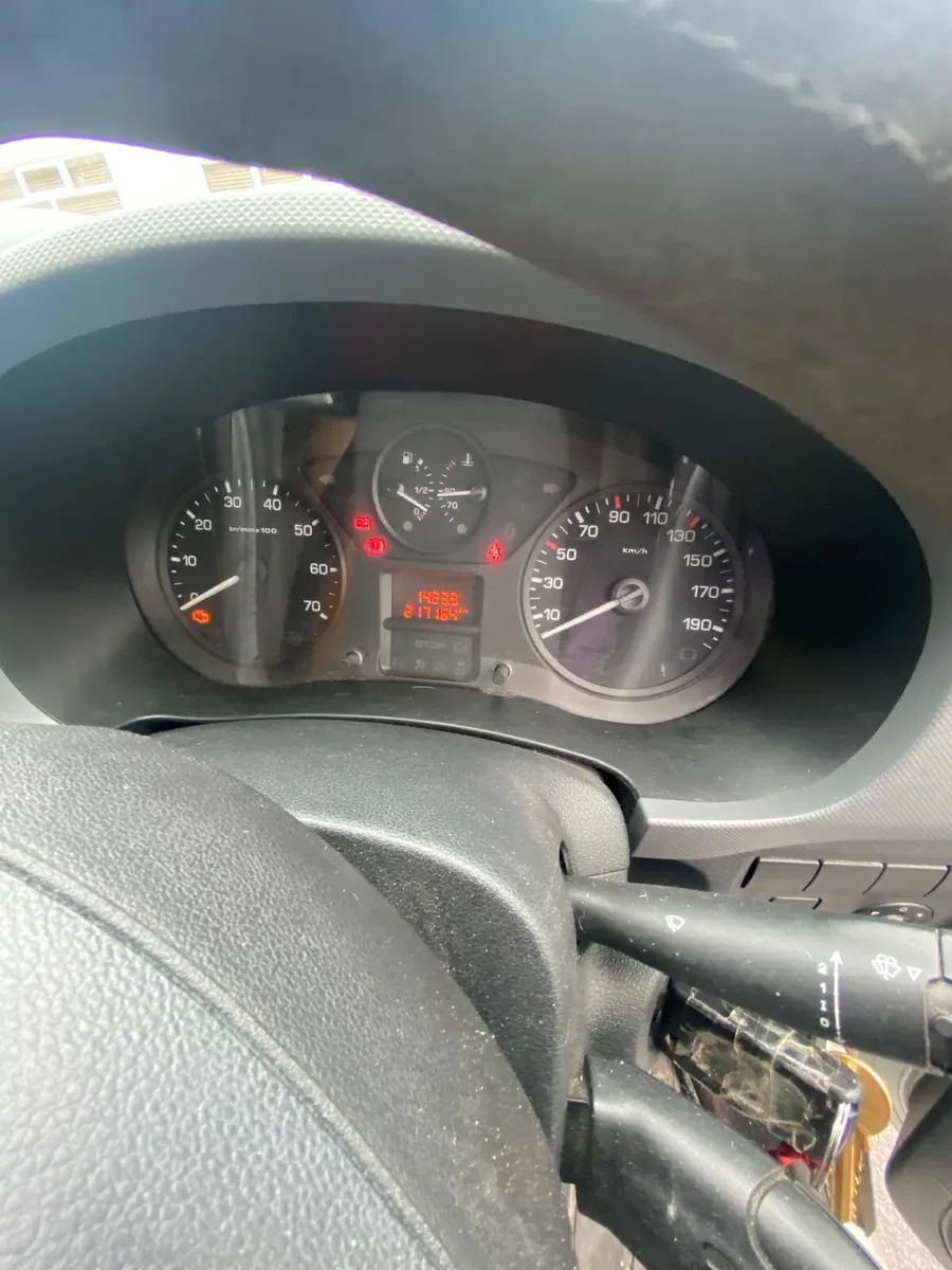 Van Peugeot partner - Image 3
