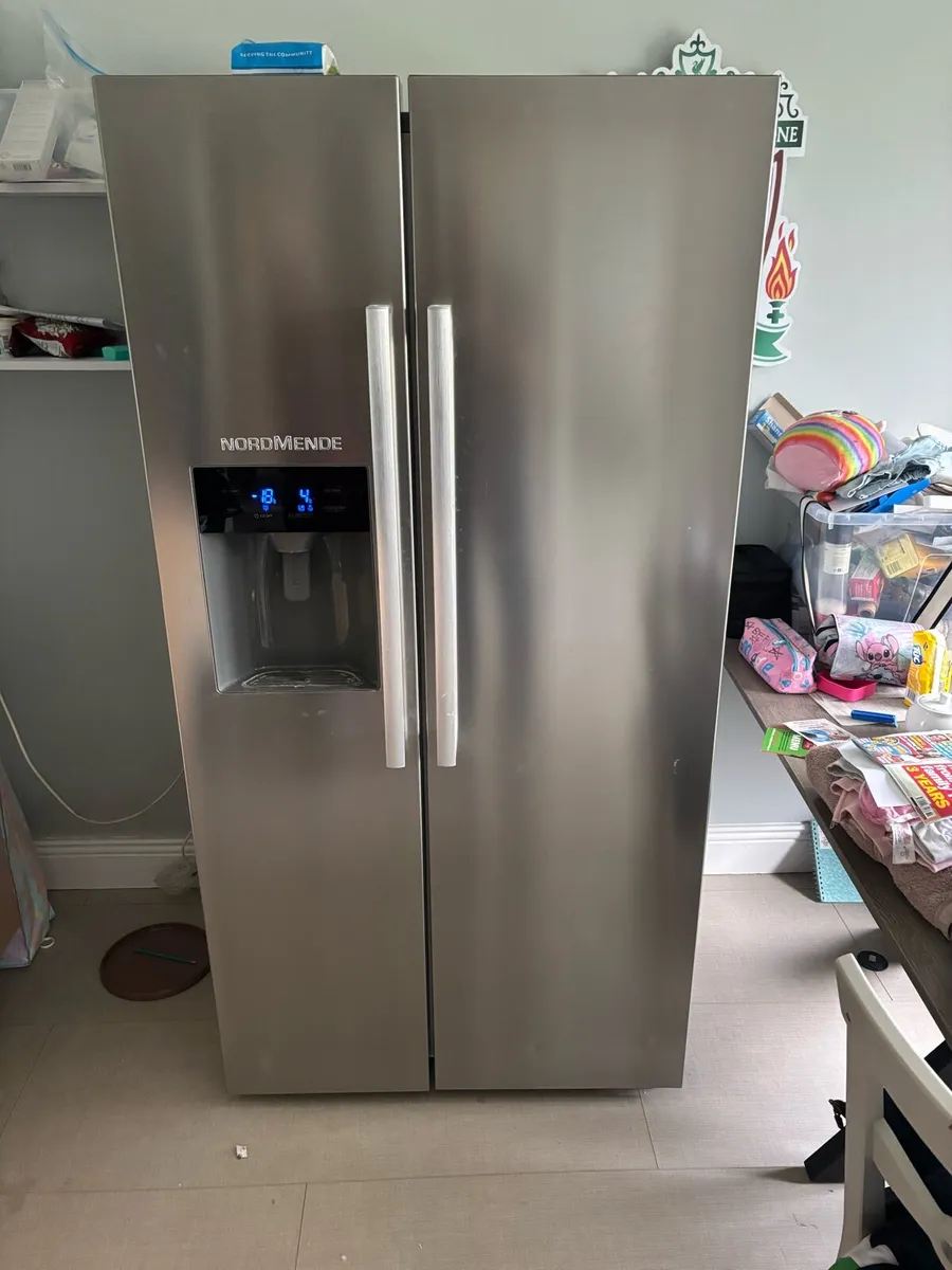 NordMende American style fridge freezer - Image 2