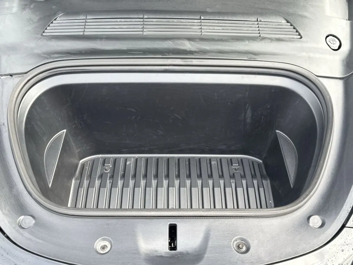 Tesla Model Y Rear Wheel Drive - Image 4
