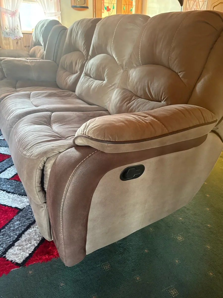 3 Seater Sofa and 2 Armchairs - Image 1